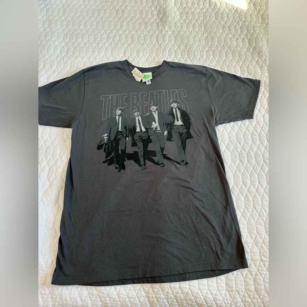 NWT The Beatles 'Walking in London' Distressed Band Logo Official T-Shirt - Picture 2 of 4